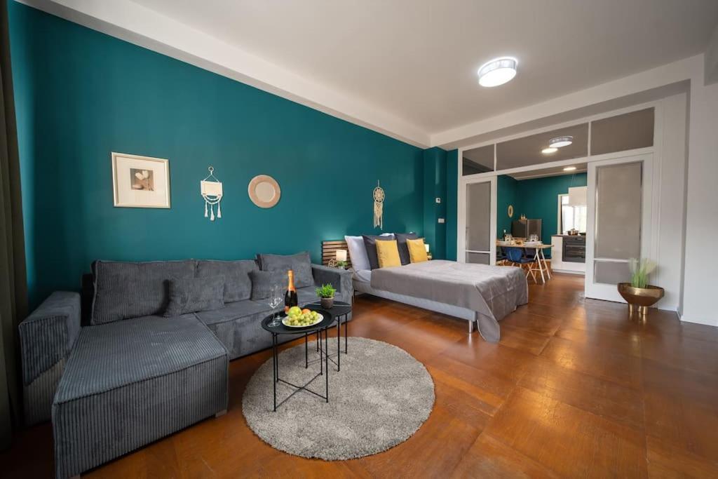 3b Bright Beautiful Newly Renovated 3br Lägenhet